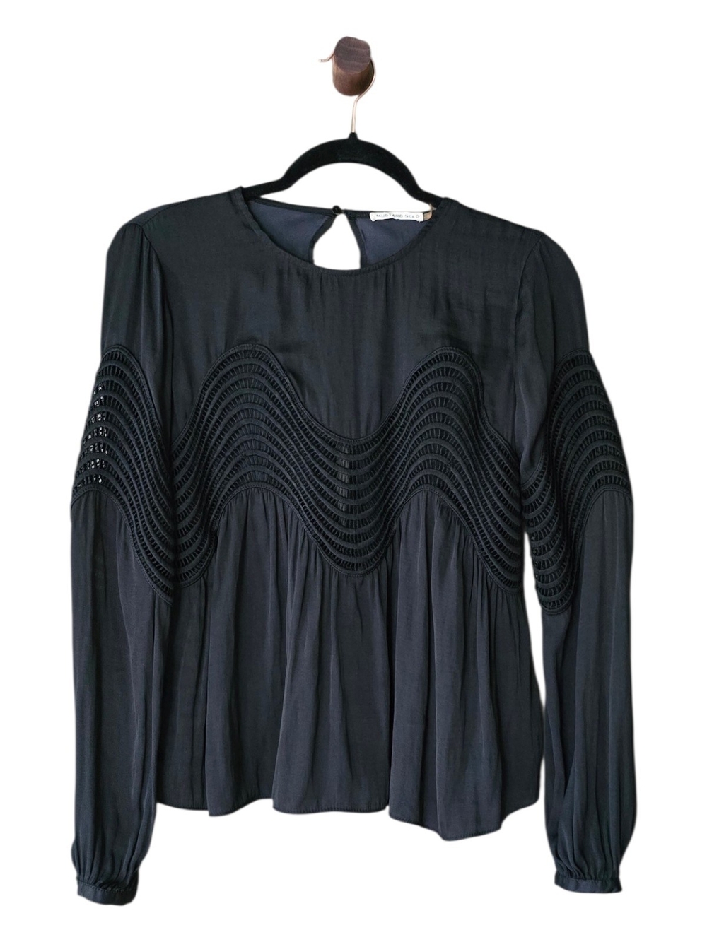 Mustard Seed Black Scoop Neck Blouse with‎ Gentle Gather - Picture 3 of 10